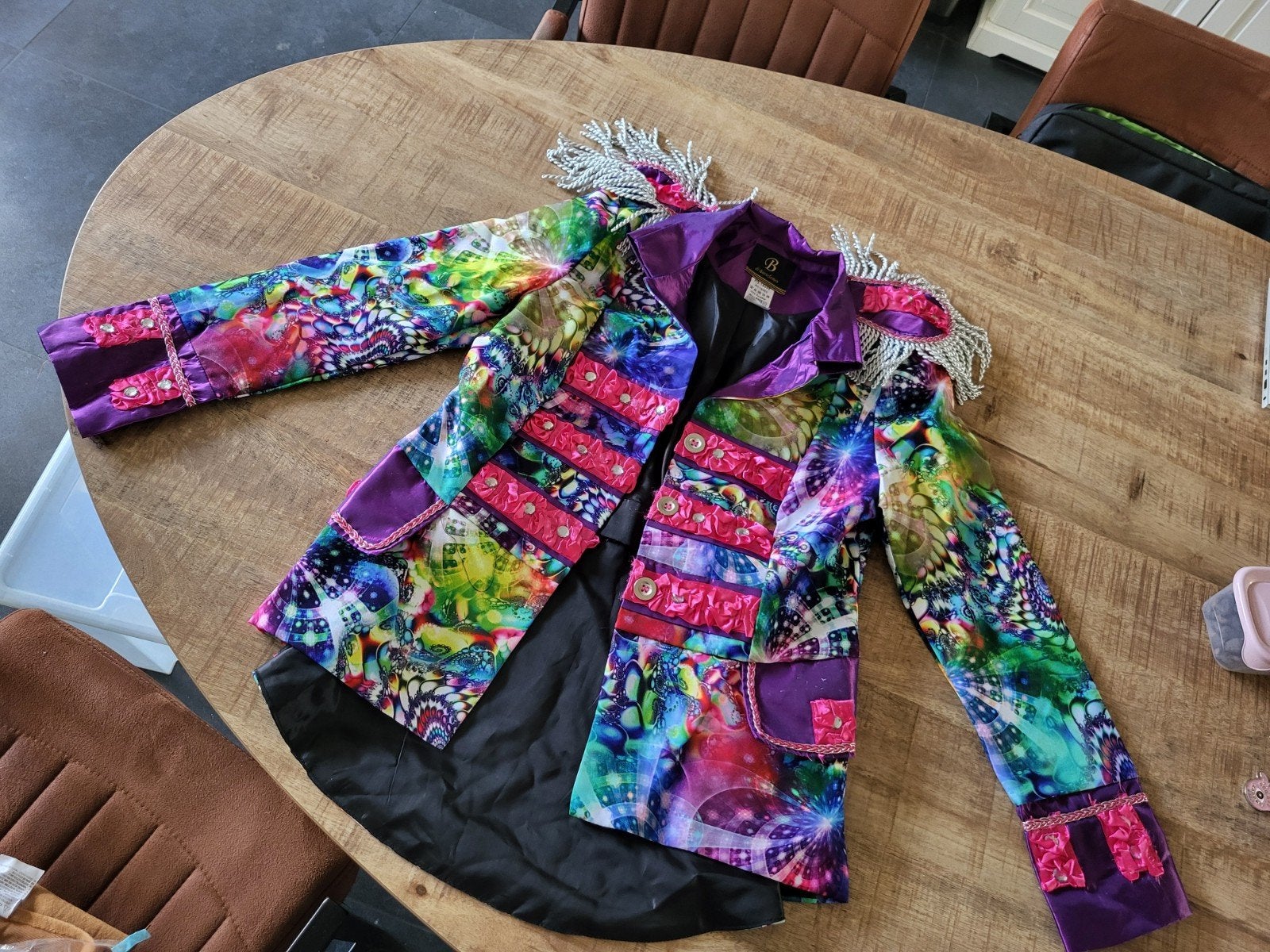 Kleurrijk Colbert Carnaval Maat 38 (valt kleiner), Ophalen, Zo goed als nieuw, Carnaval, Kleding