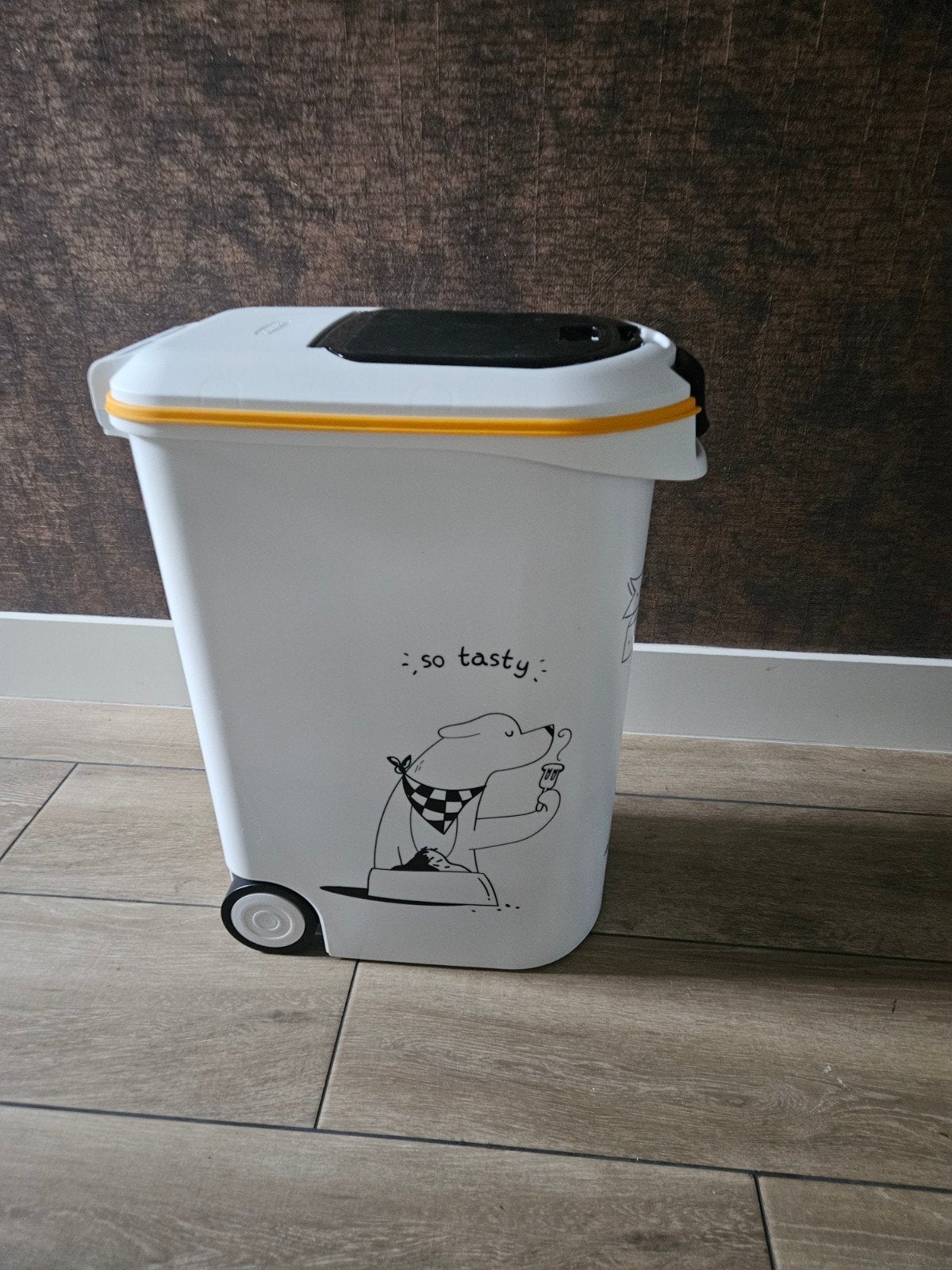curver voedselcontainer hond 54L/20kg, Dieren en Toebehoren, Ophalen