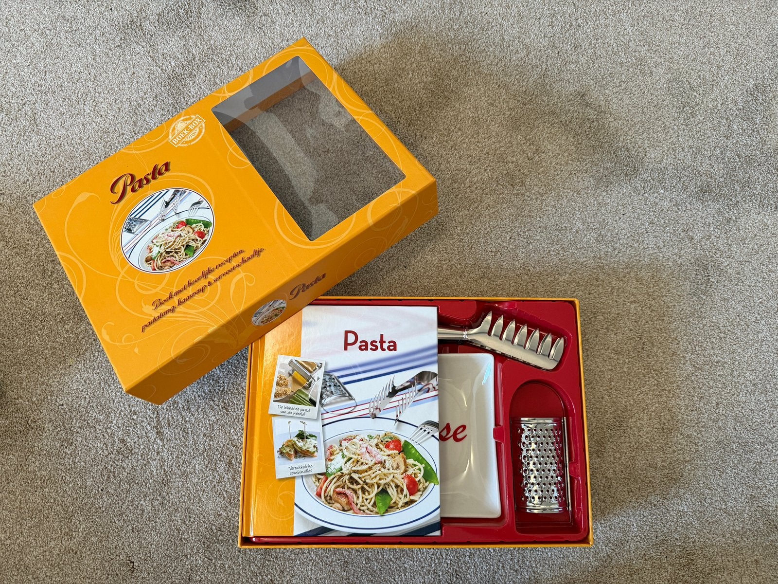 Funcadeau: Pasta kookboekje met attributen (nieuw in doos), Ophalen of Verzenden, Nieuw