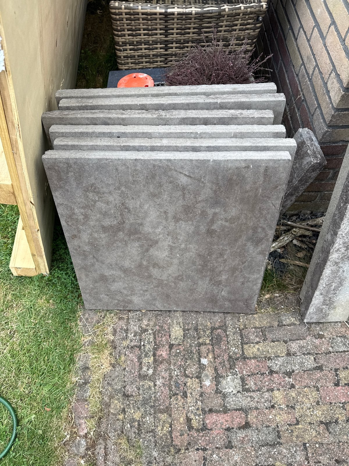 Beton tegels en randen, 65 cm - Gratis af te halen, Doe-het-zelf en Verbouw, Tegels, Ophalen, Gebruikt, Overige typen, Minder dan 5 m²