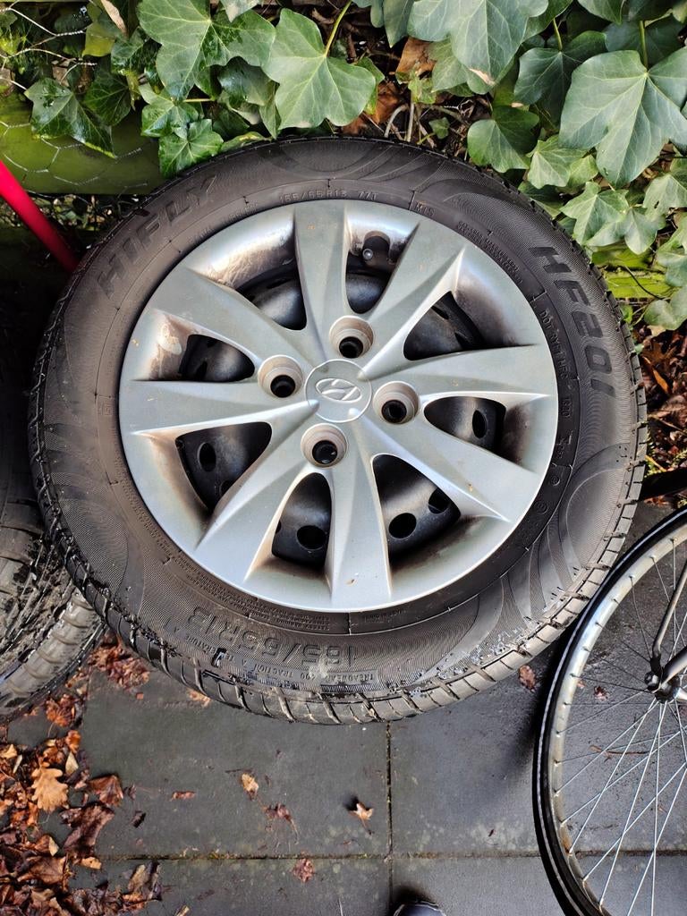 Set zomerbanden op stalen 13" velgen (incl. wieldoppen), Ophalen, Gebruikt