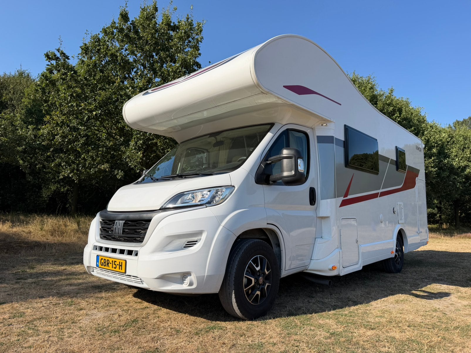 Rimor Seal 9 2023 – 24.450 km – airco – stapelbed, Caravans en Kamperen, Fiat, Luifel, Treinzit, Particulier
