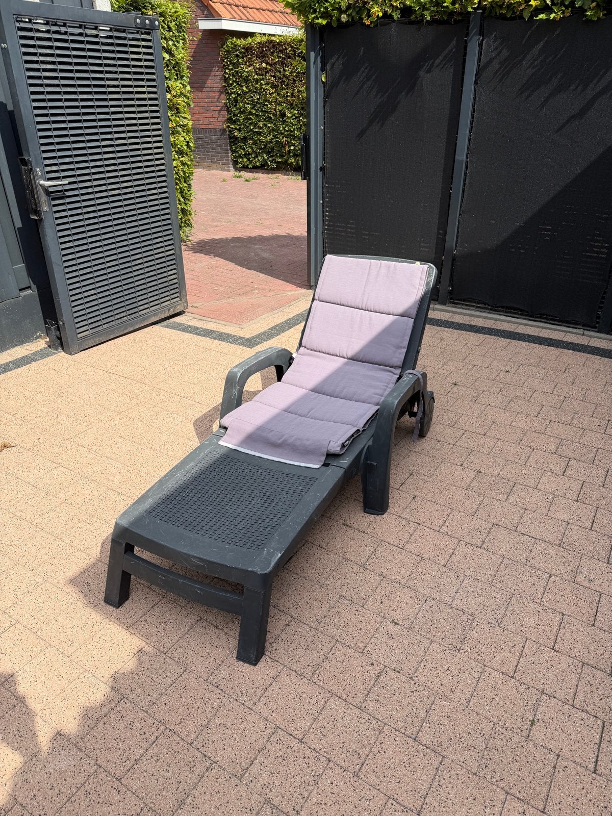 Ligbed met kussen, Tuin en Terras, Ligbedden, Ophalen, Gebruikt, Kunststof, Inklapbaar