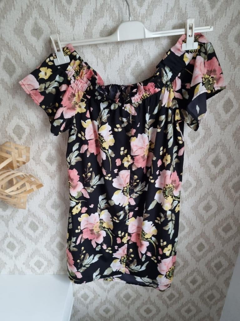 Zwarte bloemen off-shoulder top Atmosphere maat 40, Kleding | Dames, Maat 38/40 (M), Atmosphere, Zwart, Ophalen of Verzenden