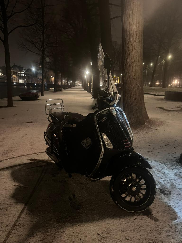 Vespa sprint 4t 50cc 2015 snorplaat, Ophalen, Zo goed als nieuw, Benzine