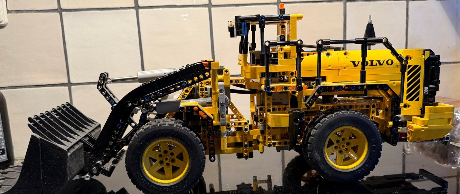 Lego 42030 Volvo, Lego, Ophalen of Verzenden, Zo goed als nieuw, Technic