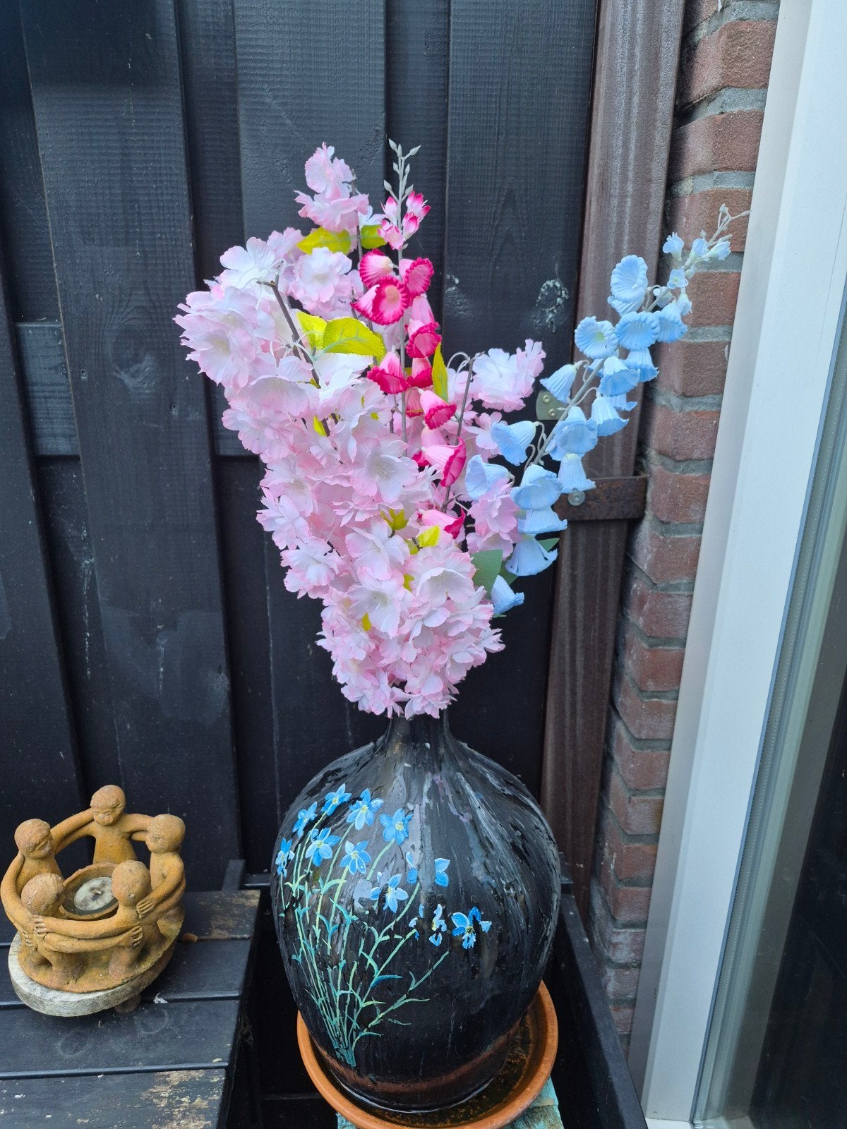 Vaas met kleurrijke nepbloemen, Huis en Inrichting, Woonaccessoires | Vazen, Ophalen, Gebruikt, Meerkleurig, Inclusief decoratie