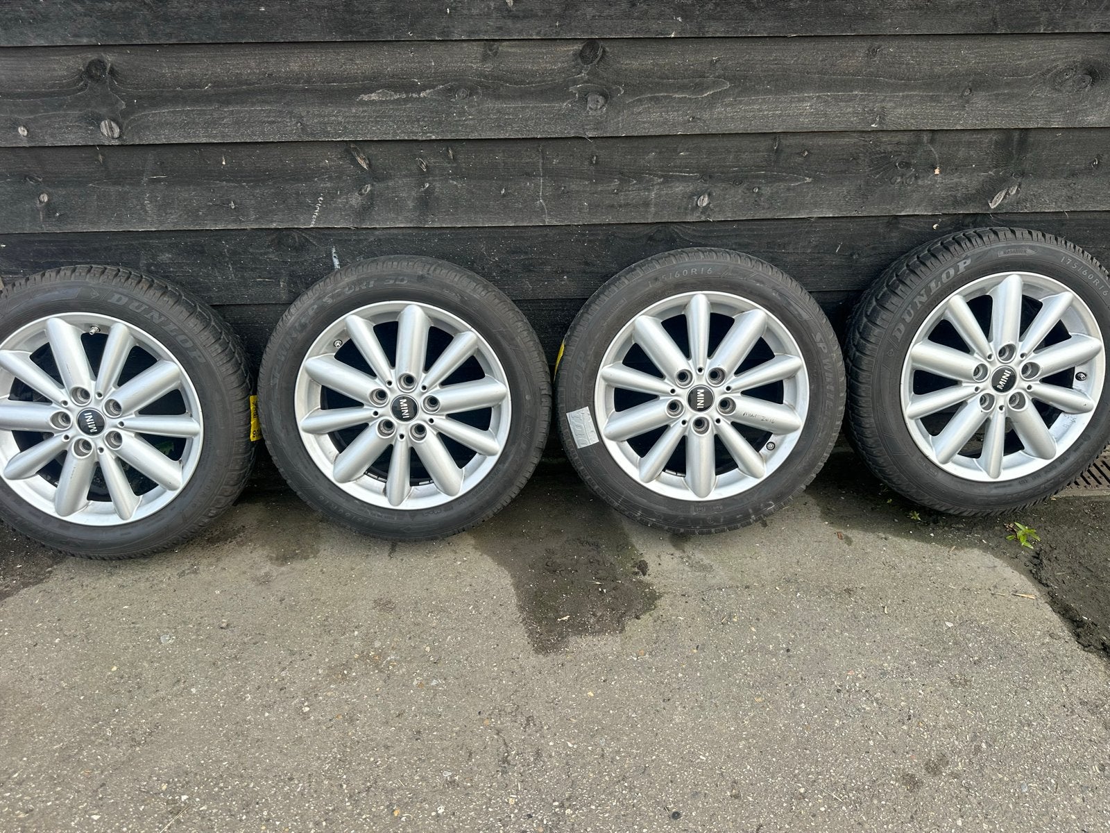 Mini Cooper 16 inch velgen met Dunlop winterbanden, Auto-onderdelen, Banden en Velgen, Gebruikt, 16 inch, 175 mm, Banden en Velgen