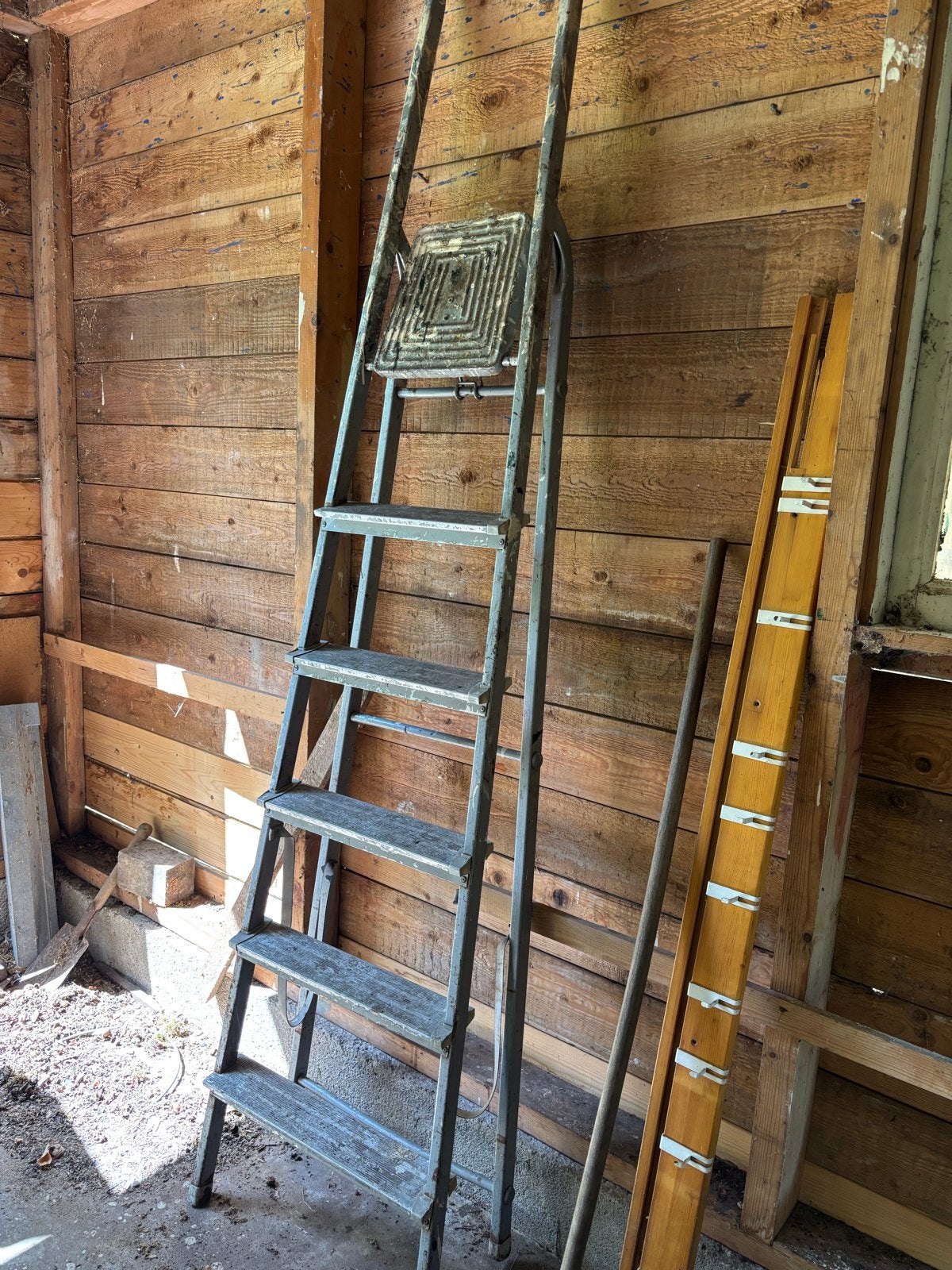 Stevige gebruikte trap met plateau, Ophalen, Gebruikt, Trap, 2 tot 4 meter