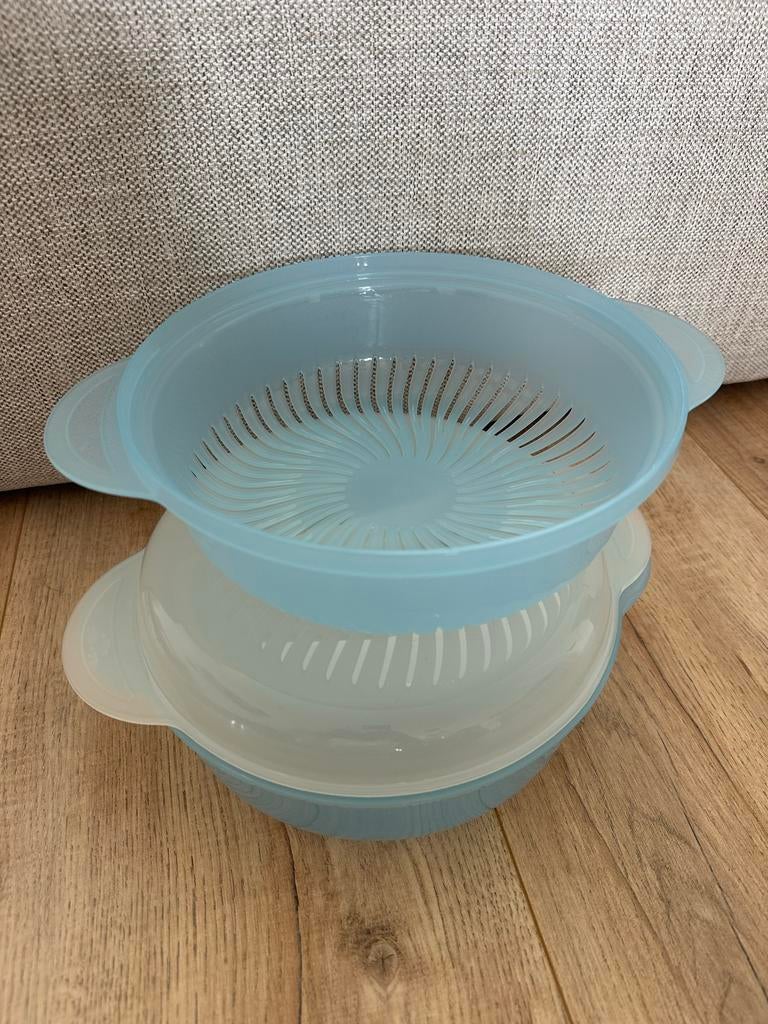 Tupperware Microgolf Stomer met Vergiet - Blauw/Wit, Ophalen of Verzenden, Zo goed als nieuw, Blauw, Bak of Kom