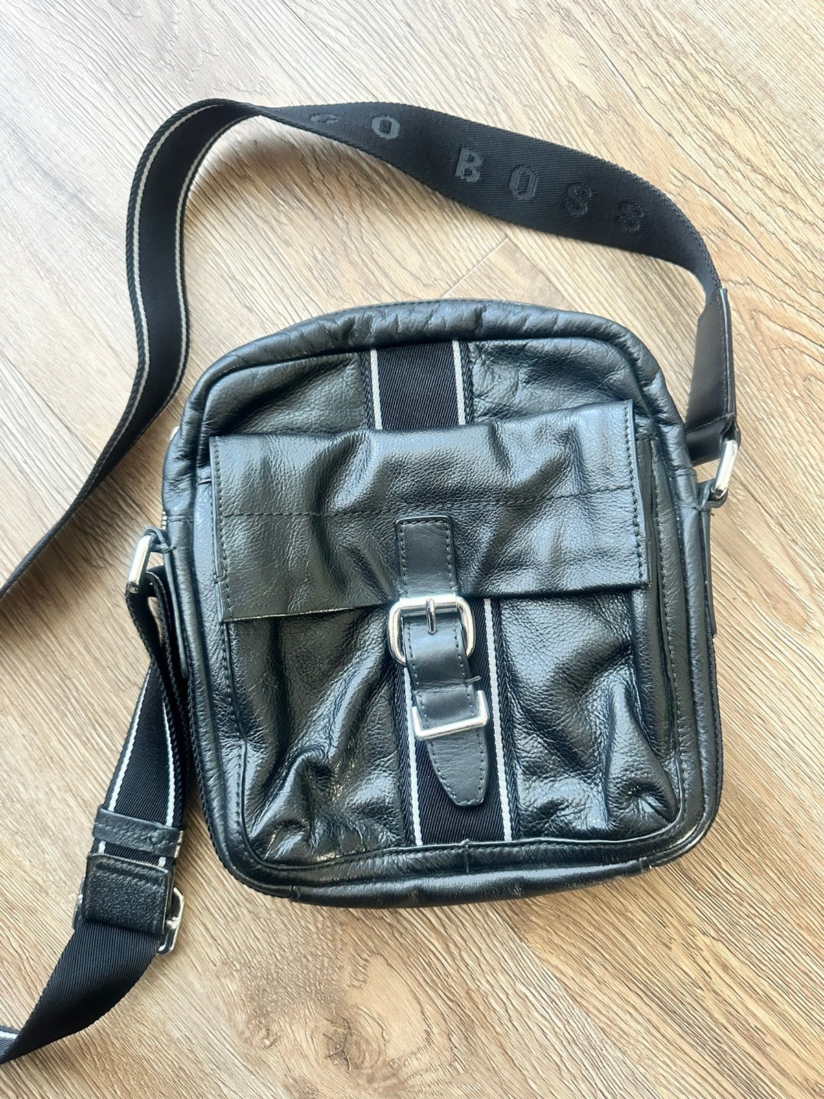 Hugo Boss heren  crossbody tas zwart leer origineel, Sieraden, Tassen en Uiterlijk, Tassen | Schoudertassen, Ophalen of Verzenden