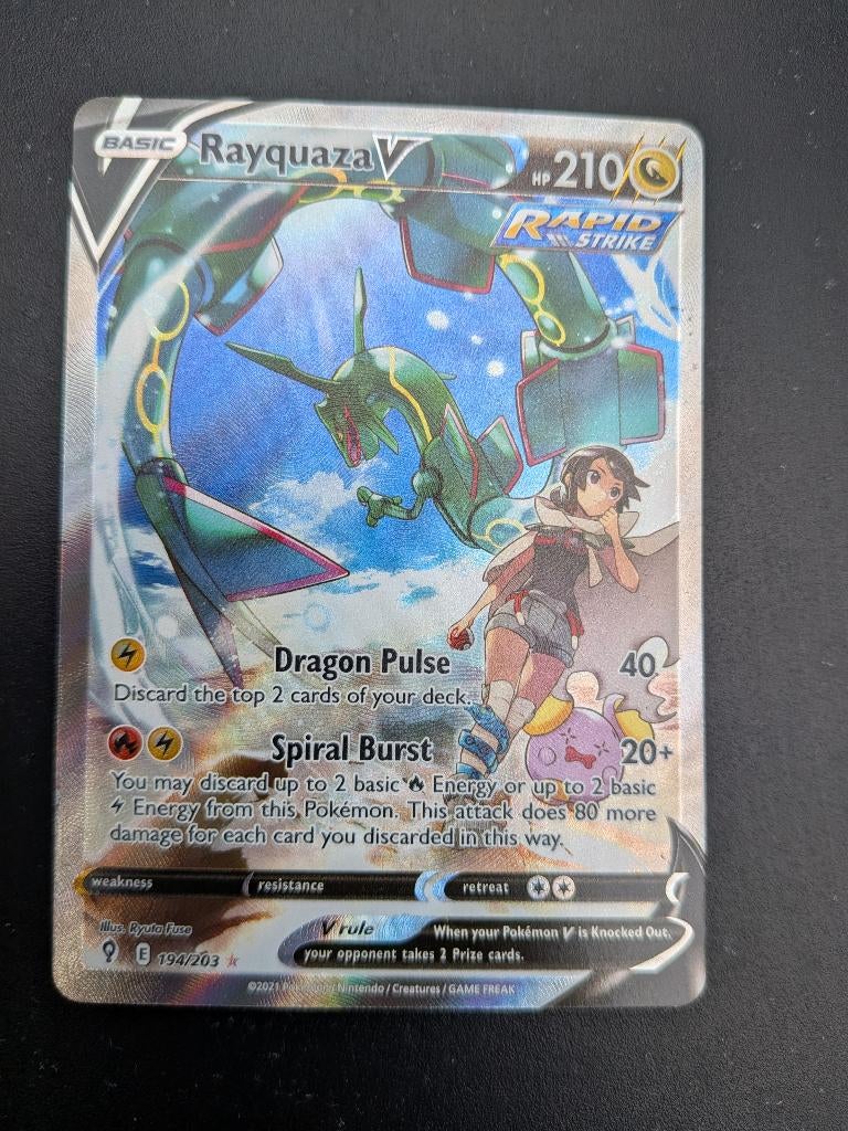 Pokemon kaart RAYQUAZA V, Hobby en Vrije tijd, Verzamelkaartspellen | Pokémon, Ophalen, Zo goed als nieuw, Losse kaart