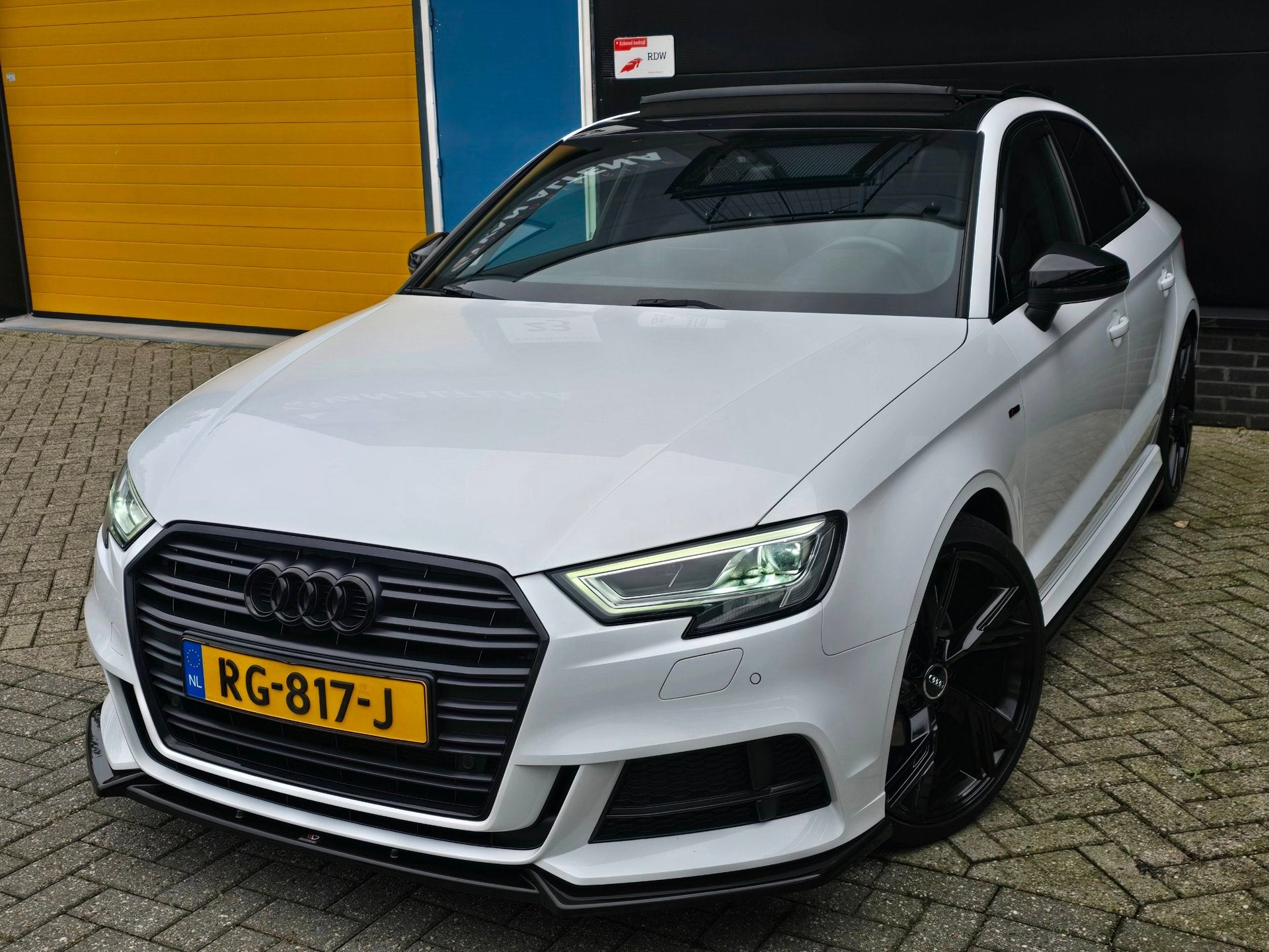 Audi A3 Limousine 1.0 TFSI Sport S Line / NAP / Open Panoram, Voorwielaandrijving, 1160 kg, Gebruikt, Euro 6