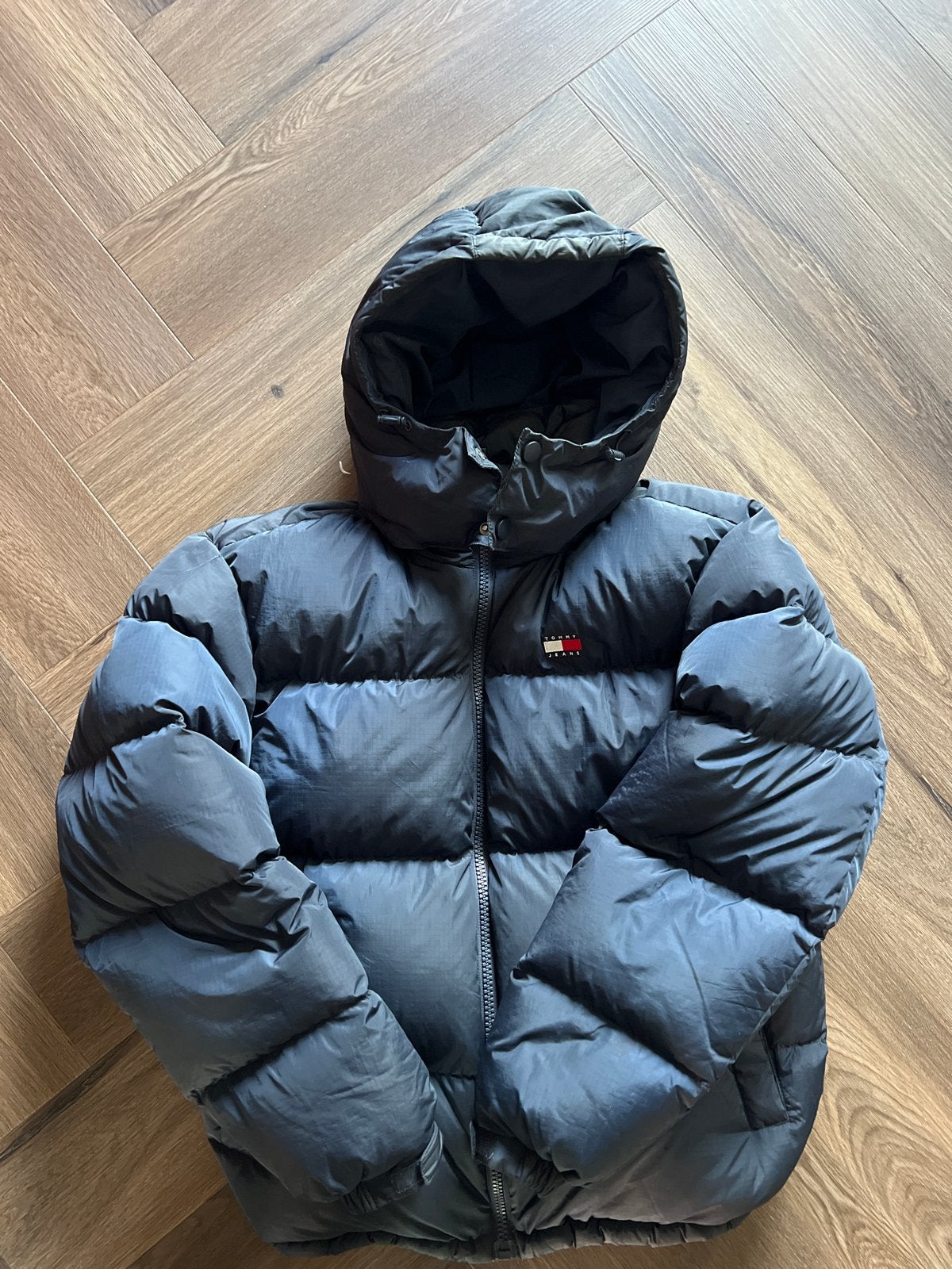 Tommy Hilfiger Puffer Jacket - Donkerblauw - Maat M, Ophalen, Zo goed als nieuw, Maat 38/40 (M), Blauw
