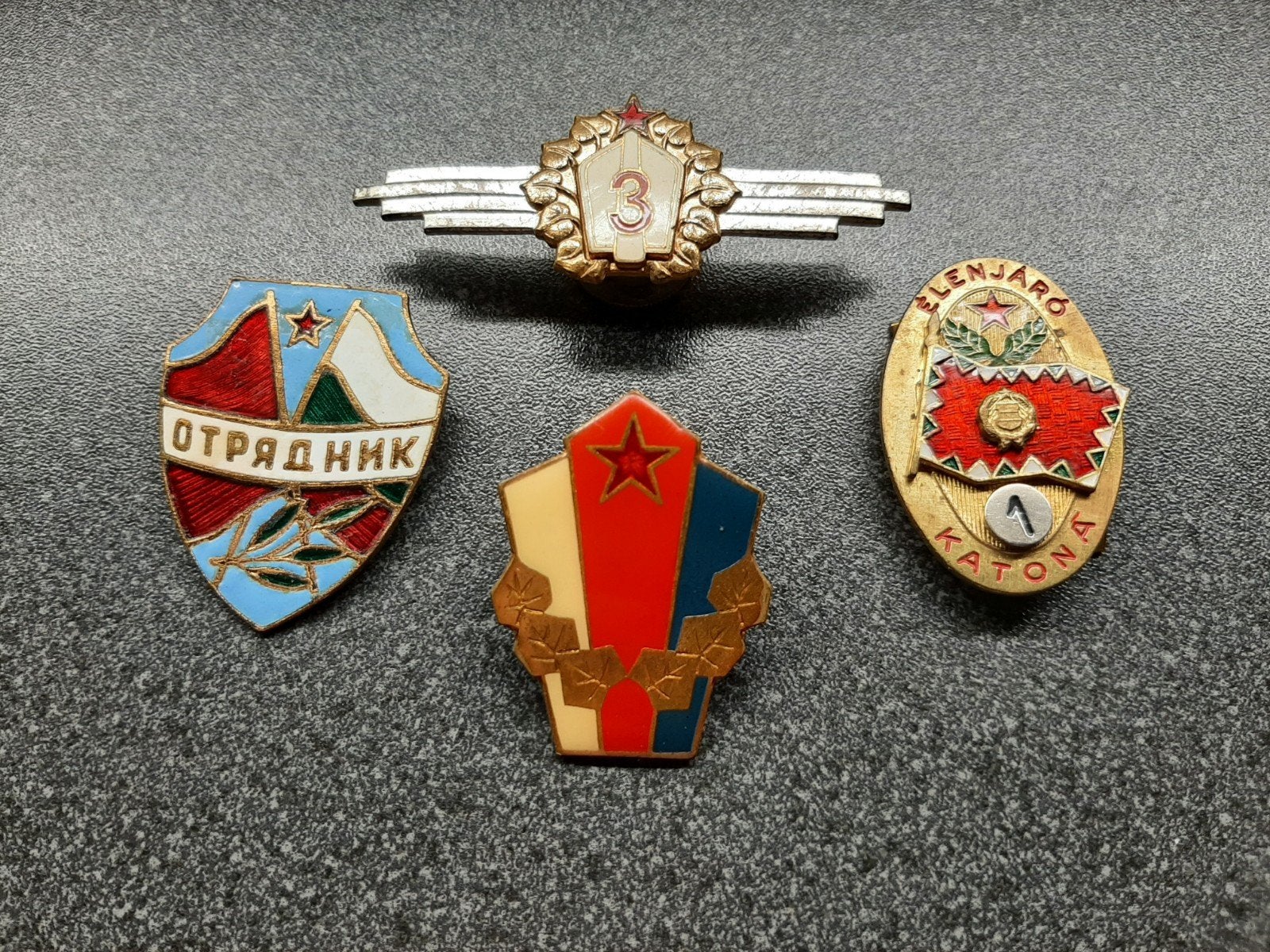 Buitenland   - Insignes  divers / 4 stuks, Ophalen of Verzenden, Landmacht, Nederland, Embleem of Badge
