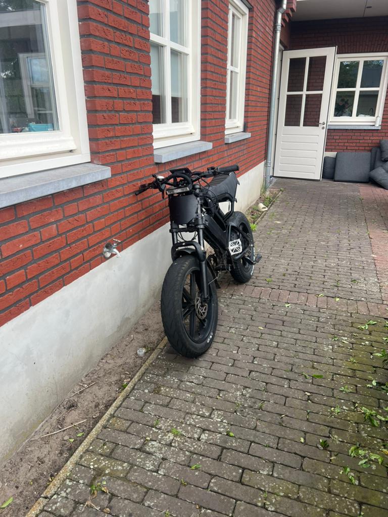 V20 pro costum, Ophalen, Zo goed als nieuw