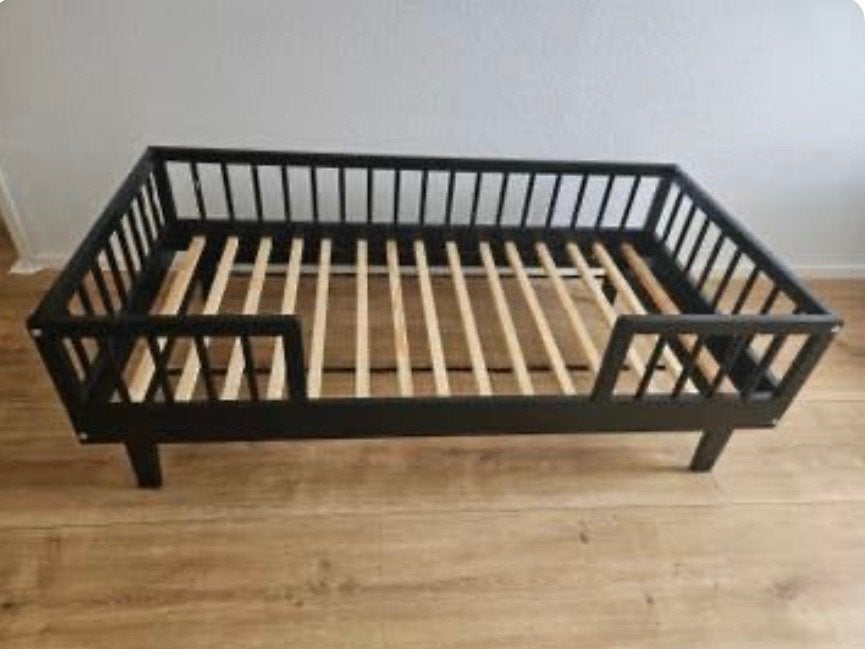 Zwart peuterbed 70x140 inclusief lattenbodem, Ophalen, 70 tot 85 cm, 140 tot 160 cm, Zo goed als nieuw