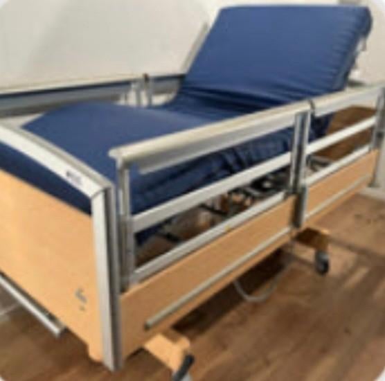 Thuiszorg Bed, elektr. Hoog-laag Bed.Wissner Bosserhoff., Huis en Inrichting, Slaapkamer | Bedden, Zo goed als nieuw, Eenpersoons