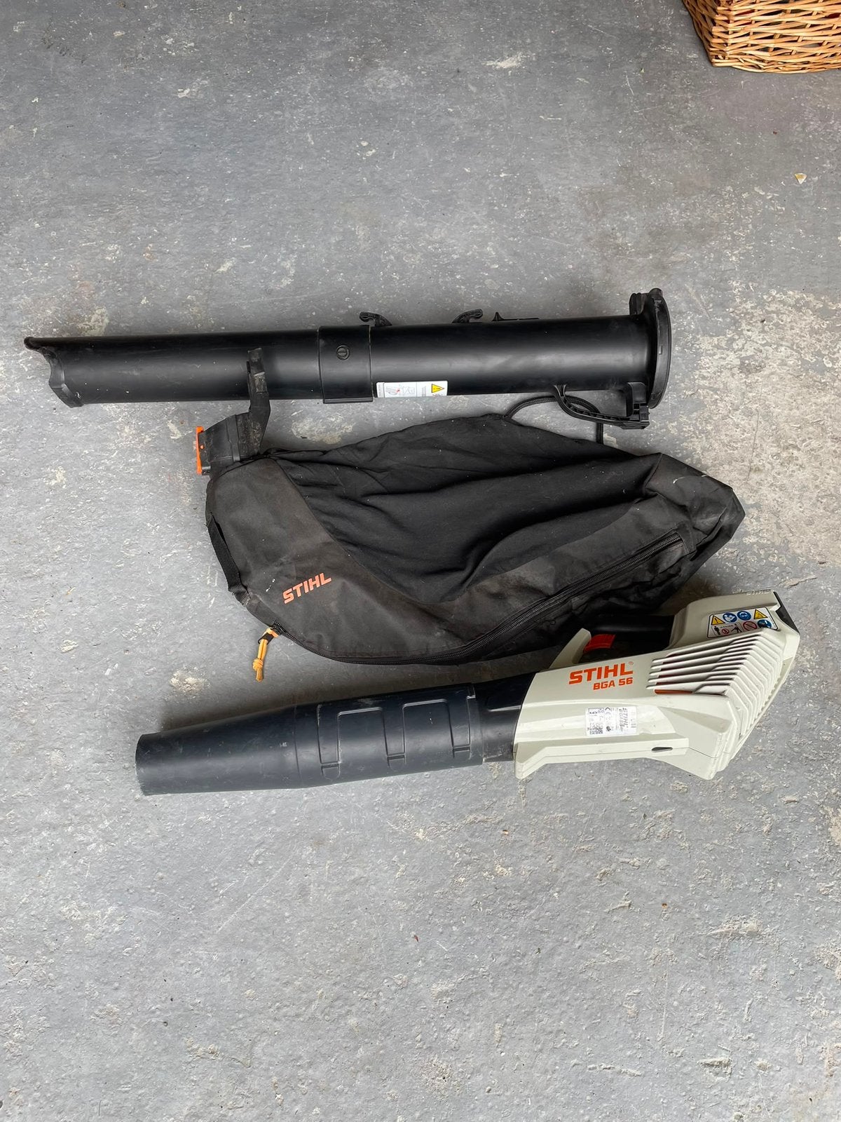 Stihl accu bladblazer, Gebruikt, Met opvangzak, Ophalen of Verzenden, Accu