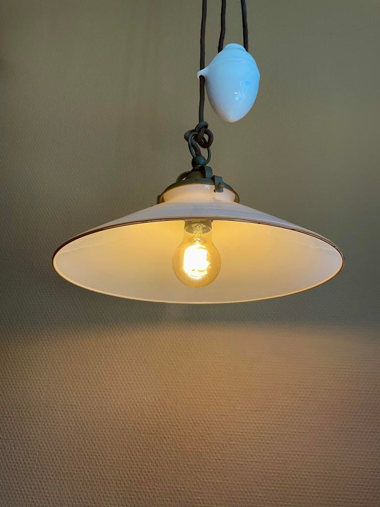 Porceleinen trekpendel met oude opaline kap, Ophalen of Verzenden, Gebruikt, Glas, Minder dan 50 cm