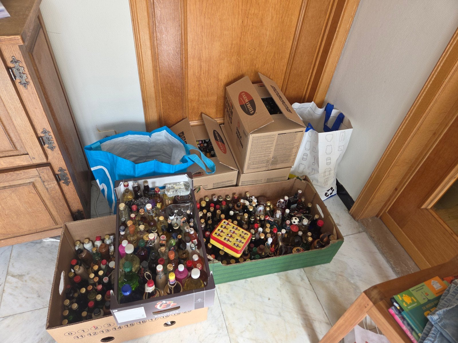 Grote verzameling miniatuurflesjes alcohol, Verzamelen, Ophalen, Gebruikt, Frankrijk, Overige typen