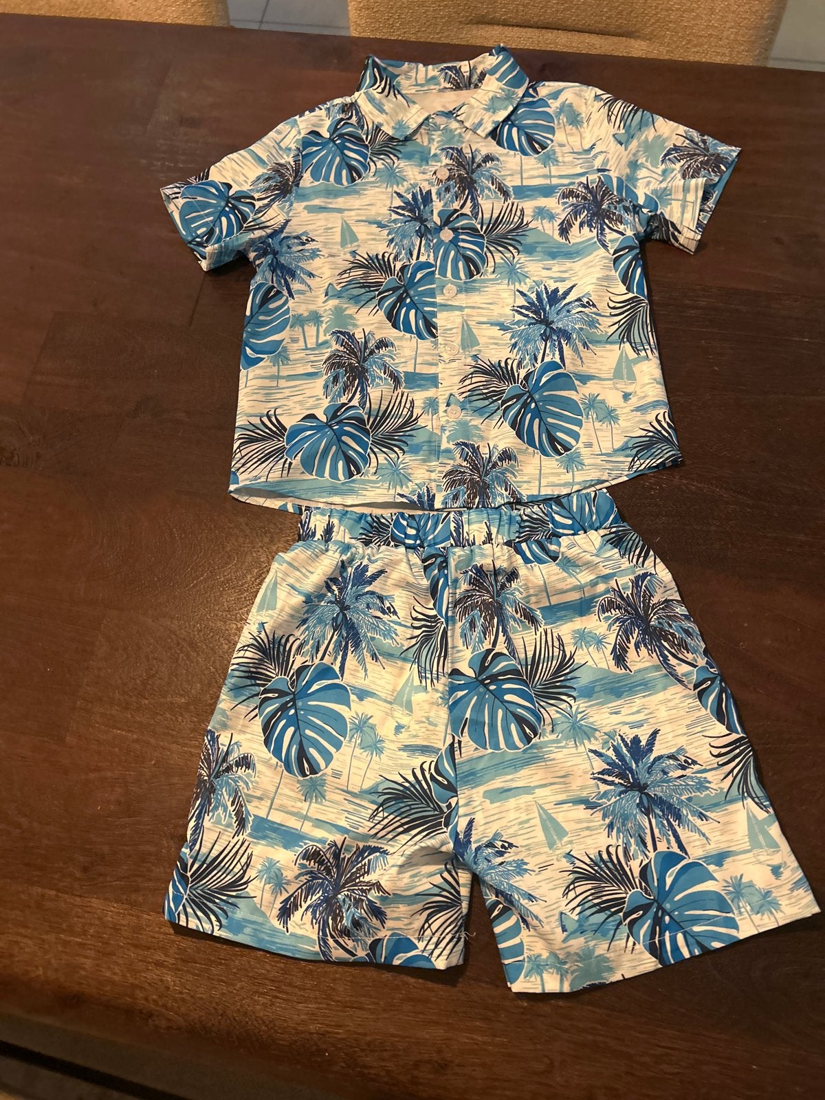 Hawaï set: blouse en korte broek kind 9/10 jaar, Ophalen of Verzenden, Zo goed als nieuw, Overige maten