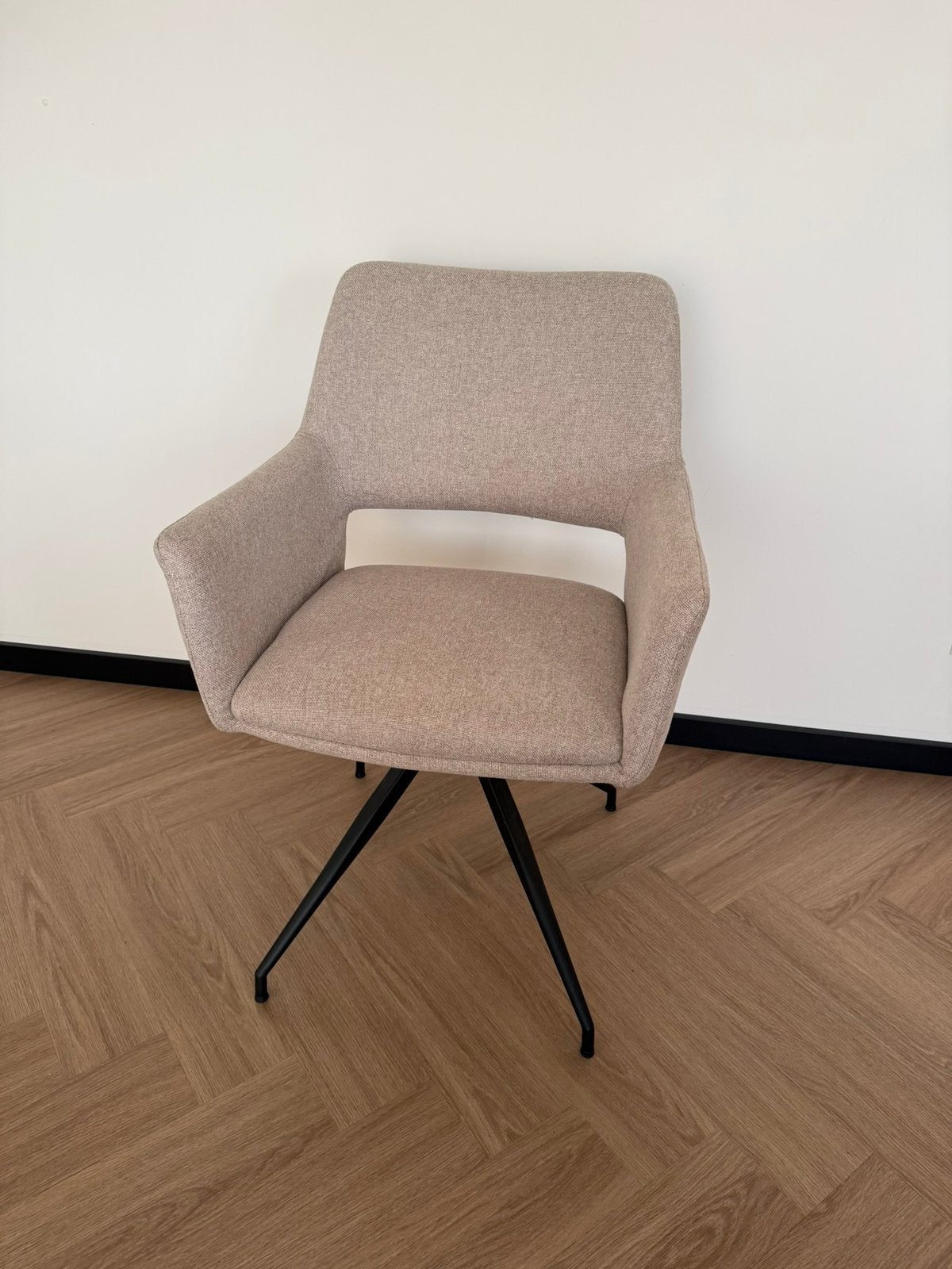 Mooie eetstoelen van Bommel 4 stuks, Huis en Inrichting, Ophalen, Nieuw, Vier