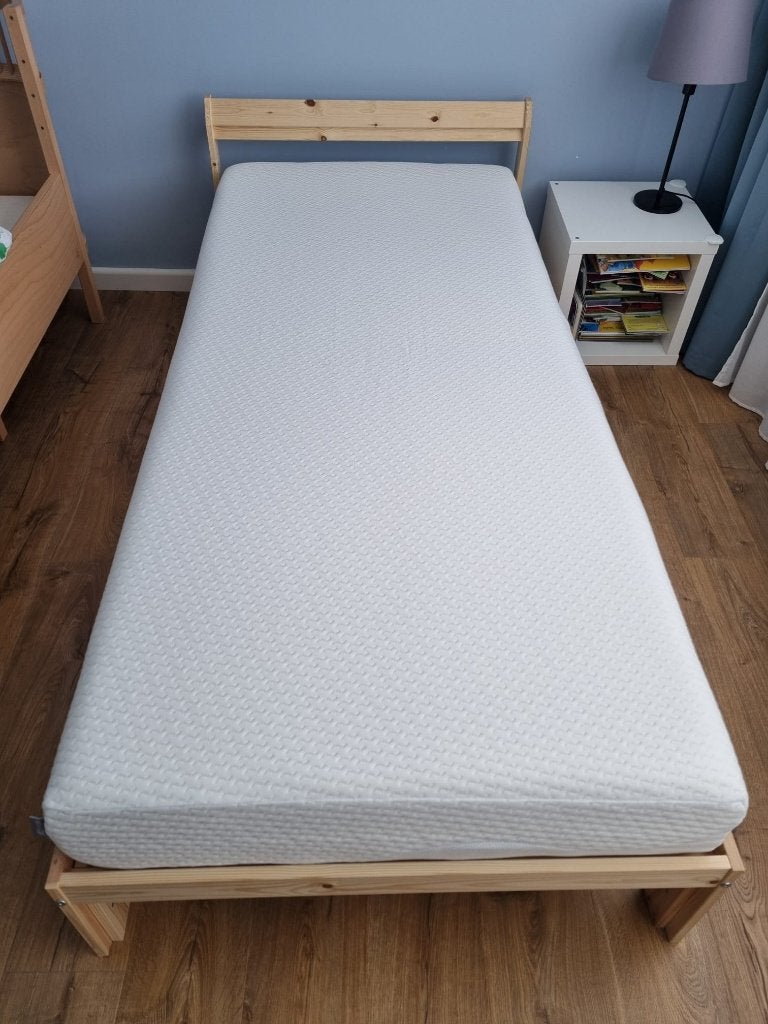 IKEA Neiden Bed met Jysk Glomma Matras, Ophalen, 90 cm, Eenpersoons, Bruin