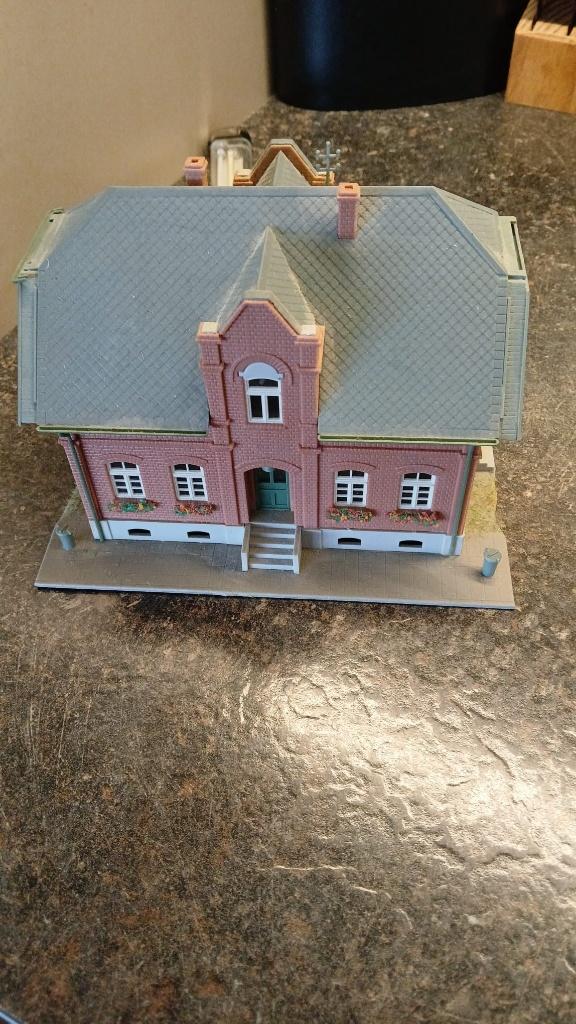 Huis ho spoor, Hobby en Vrije tijd, Modeltreinen | H0, Gelijkstroom of Wisselstroom, Brug, Tunnel of Gebouw, Zo goed als nieuw
