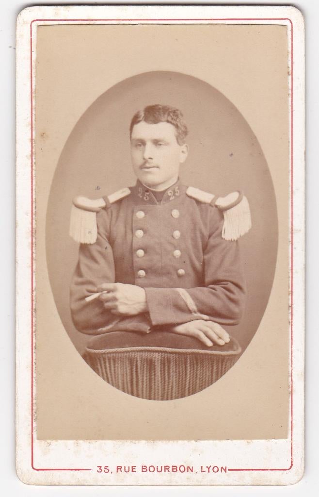 CDV van een Militair - Foto Avril Lyon -, Verzamelen, Gebruikt, Verzenden, Foto, Voor 1940
