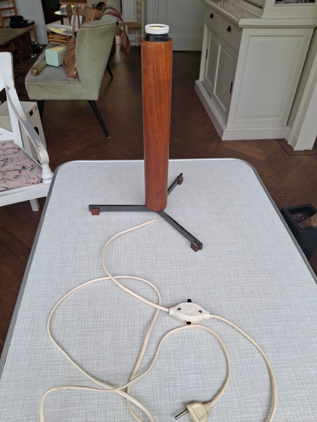 Vintage houten tafellamp - 38 cm hoog, Antiek en Kunst, Antiek | Lampen, Ophalen
