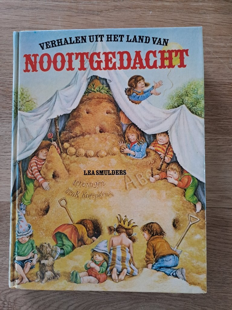 VERHALEN UIT HET LAND VAN NOOITGEDACHT. LEA SMULDERS., Boeken, Gelezen, Fictie algemeen, Ophalen of Verzenden, Lea Smulders