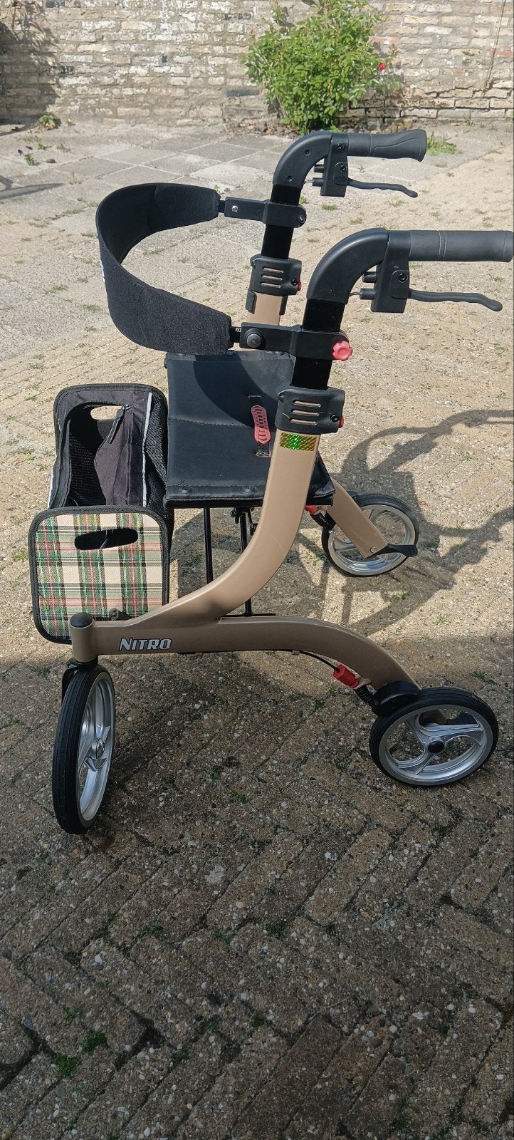 Rollator van merk Drive Nitro, kleur Champagne ,als nieuw, Diversen, Rollators, Ophalen
