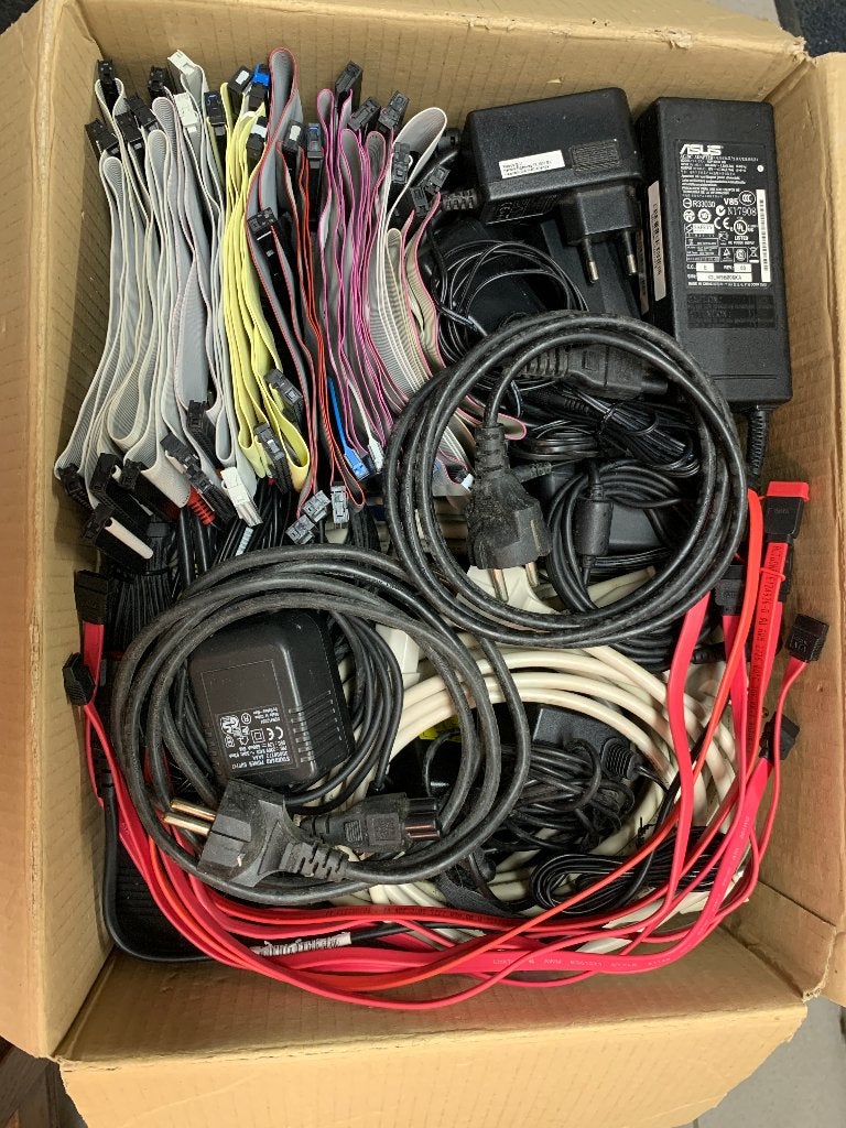 Allerlei pc-kabels, Ophalen, Gebruikt