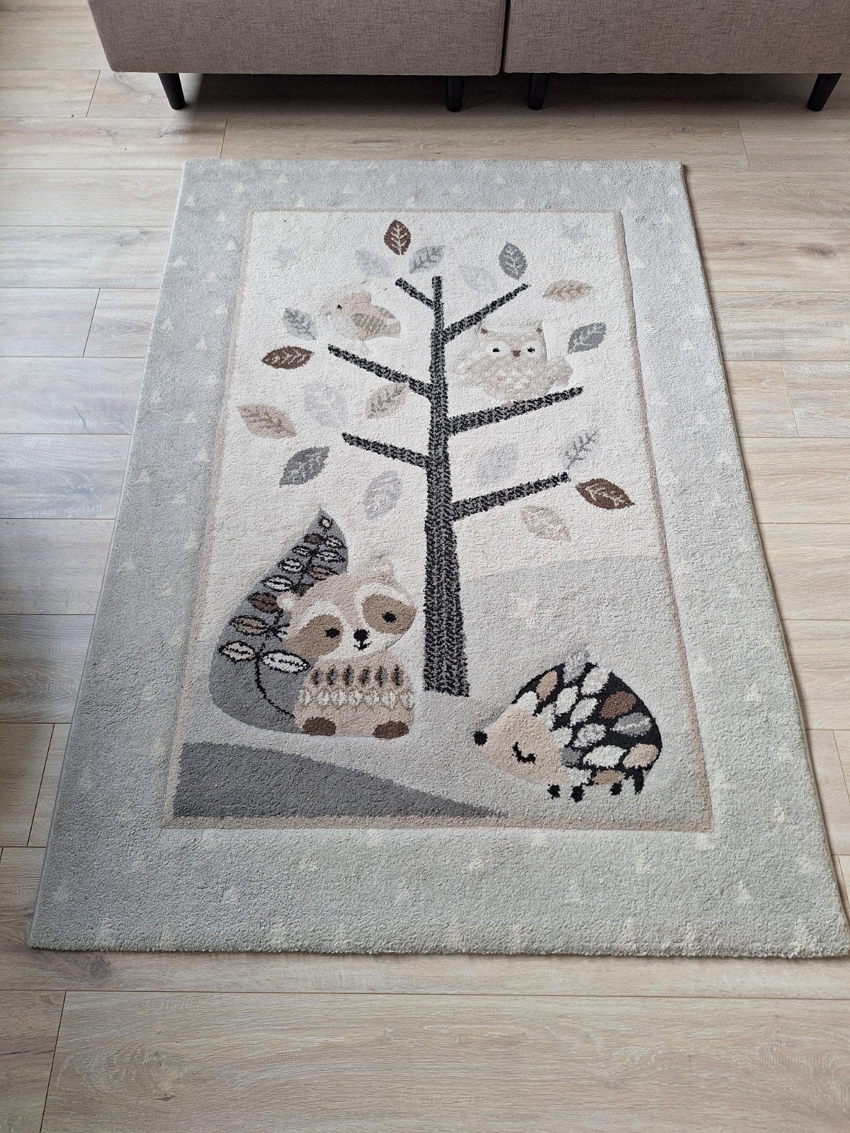 Vloerkleed kinderkamer met bosdieren - 120x170 cm, Ophalen, Gebruikt, Overige merken, Kleed of Kussen