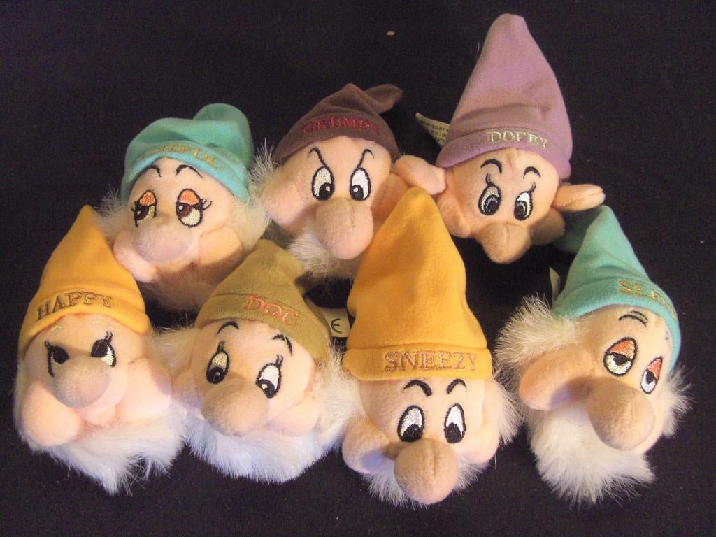 Vingerpoppetjes Sneeuwwitje’s 7 dwergen, Verzamelen, Ophalen of Verzenden, Sneeuwwitje of Doornroosje, Zo goed als nieuw, Beeldje of Figuurtje