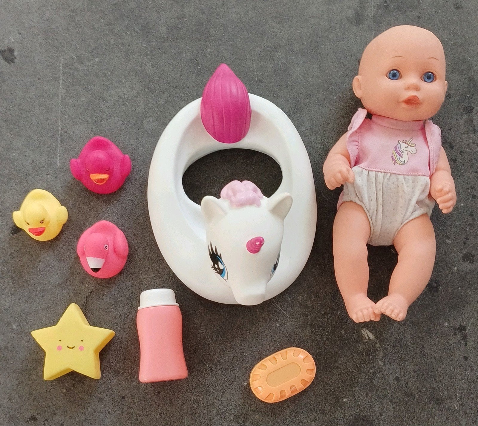 lieve pop met badspulletjes, Ophalen of Verzenden, Gebruikt, Babypop
