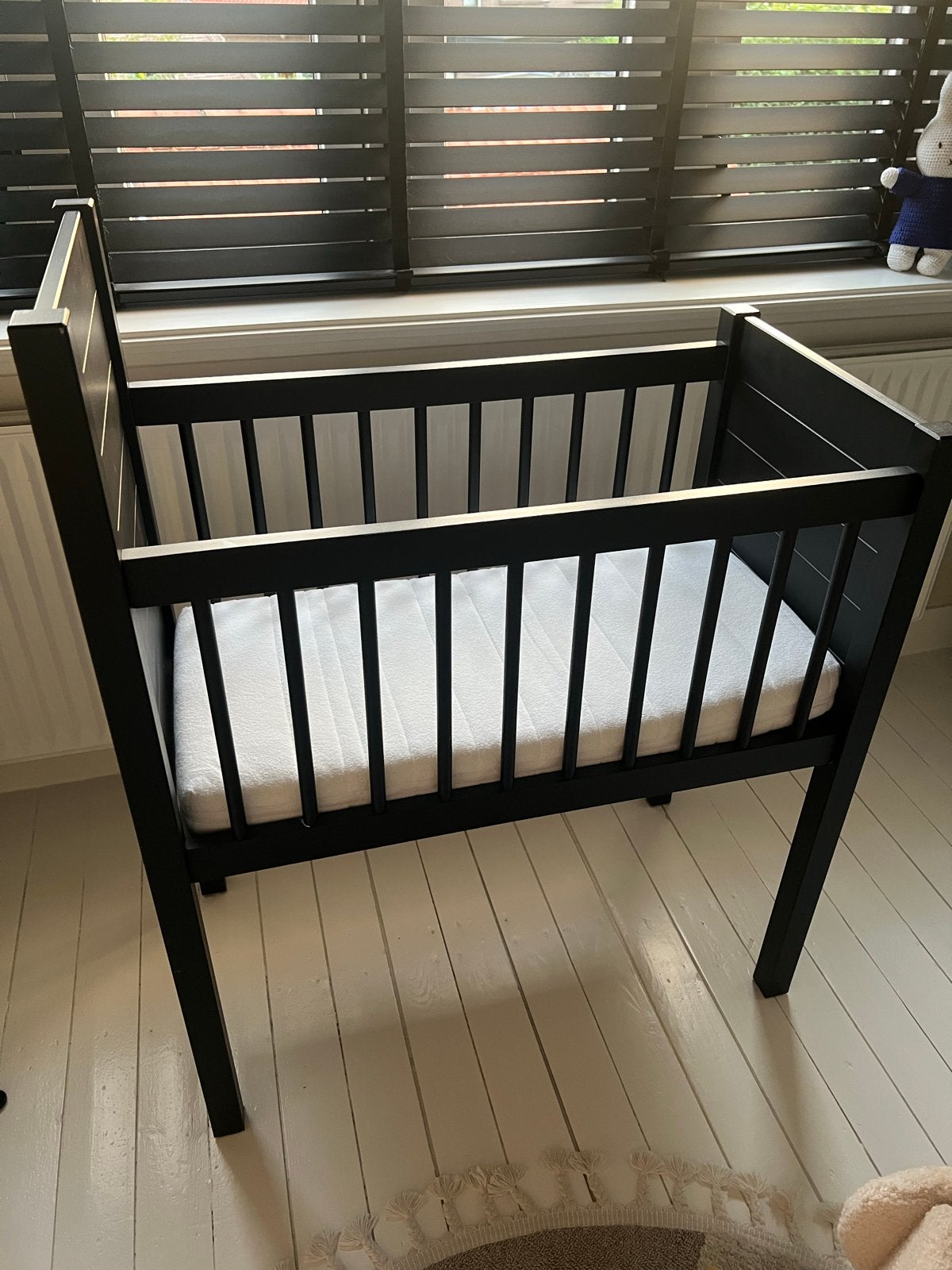 Kids Mill wiegje zwart met matras, Kinderen en Baby's, Babywiegjes en Ledikanten, Ophalen, Zo goed als nieuw, Wieg