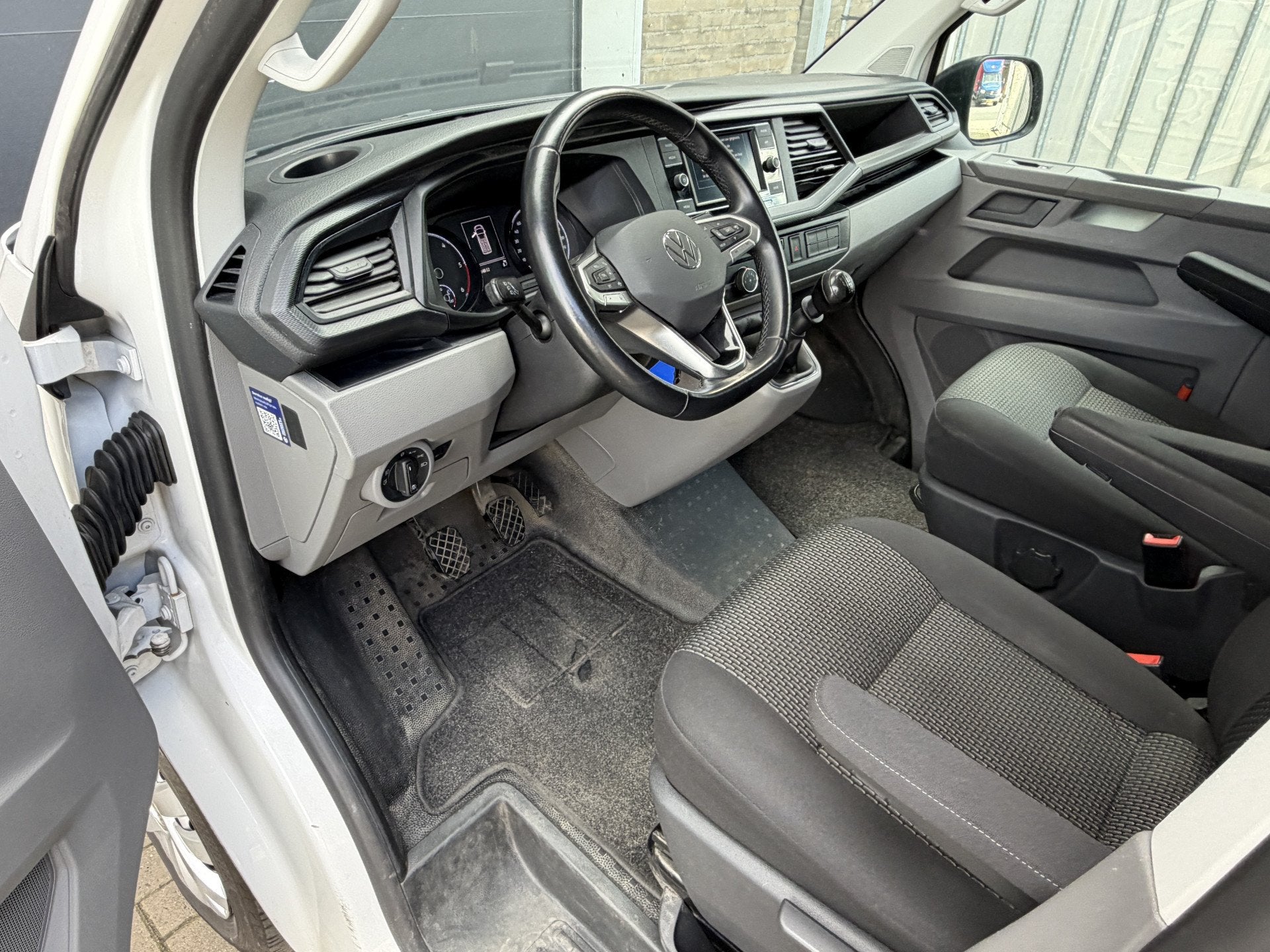 Volkswagen Transporter 2.0 TDI 150 PK Euro 6 L1H1 Cruise con, Voorwielaandrijving, Dealer onderhouden, Gebruikt, 4 cilinders