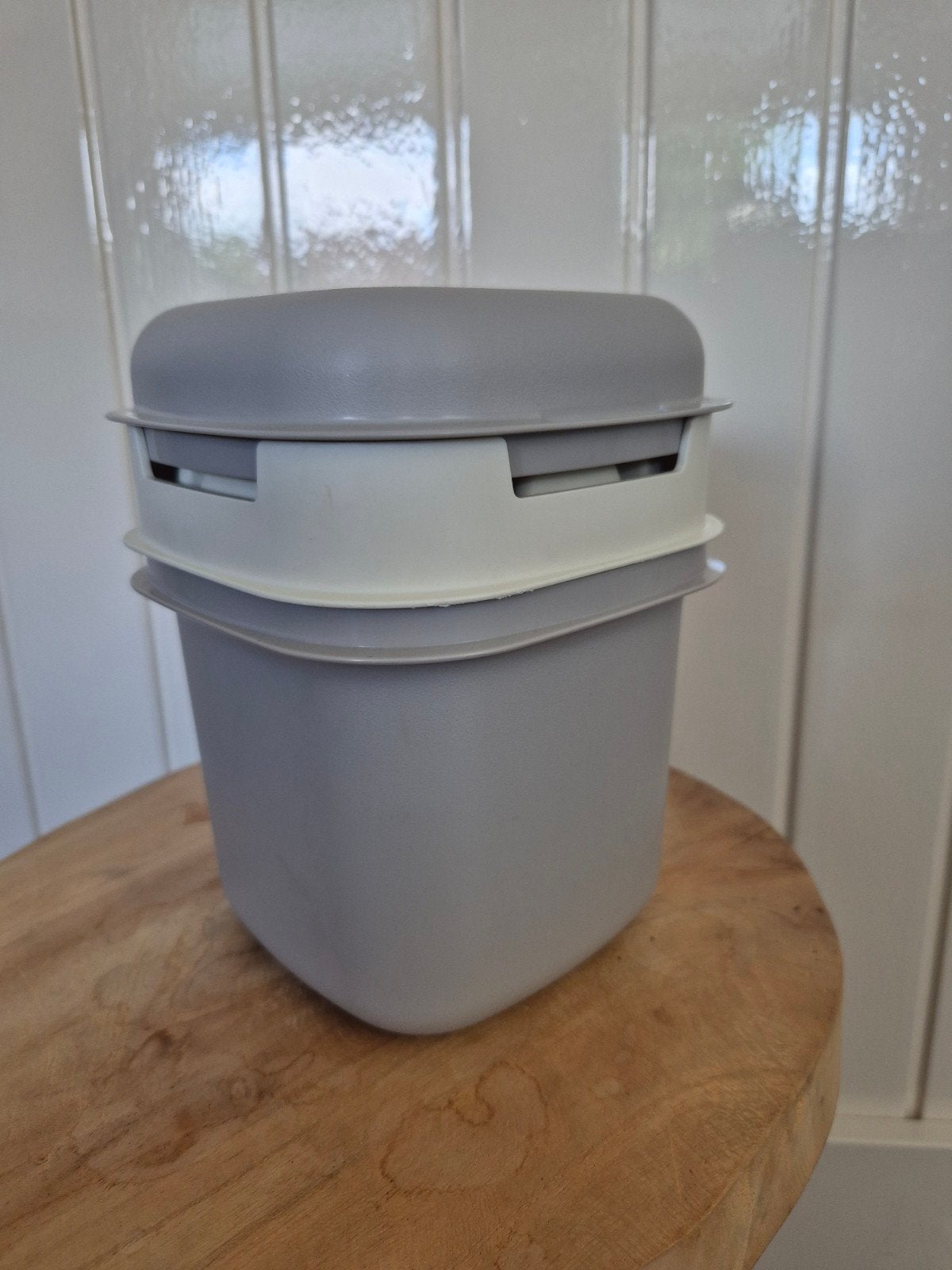 Tupperware ijsblokjesemmer - Grijs/Crème, Ophalen of Verzenden, Gebruikt, Crème, Bus of Trommel