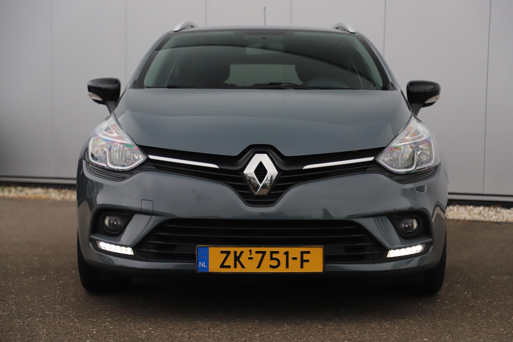 Renault Clio Estate 0.9 TCe Limited Nardo Grey 16 inch LMV K, Voorwielaandrijving, 898 cc, Stof, Gebruikt