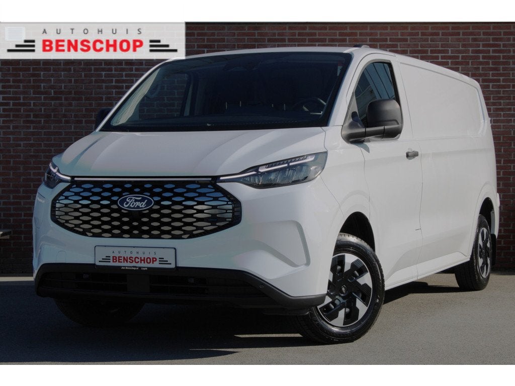 Ford E-Transit Cust. 340 L2H1 Trend 71 kWh |CAMERA|LED|STUUR, Automaat, Gebruikt, Zwart, Wit
