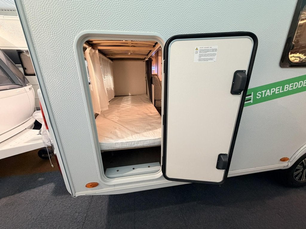 Bürstner B66 480 TK NIEUW!! STAPELBED!!, Caravans en Kamperen, Serviceluik, Dwars-stapelbed, Bedrijf, Bürstner