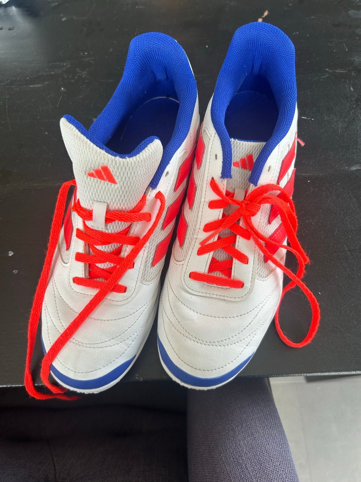 Adidas zaalvoetbalschoenen - Maat 43.5, Ophalen of Verzenden, Gebruikt, Schoenen