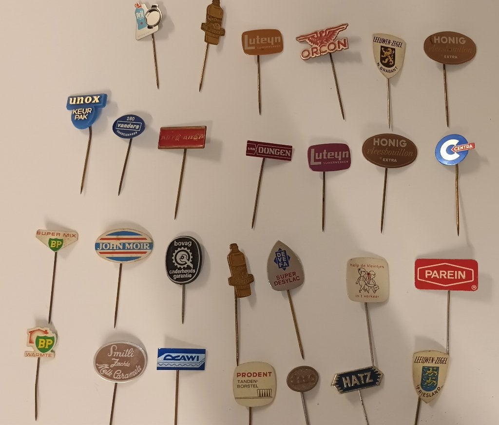 Vintage Reclamespeldjes 27 stuks jaren 60 Speldjes, Verzamelen, Ophalen, Gebruikt, Merk, Speldje of Pin
