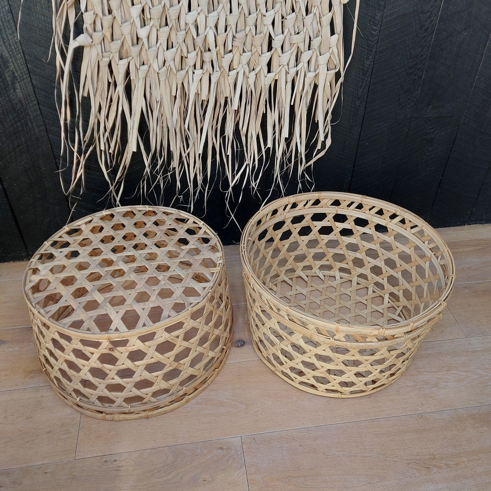 2 Grote Stevige Manden / Bijzettafels Ibiza Style - Ø 55cm, Ophalen, Gebruikt, Mand, Rond