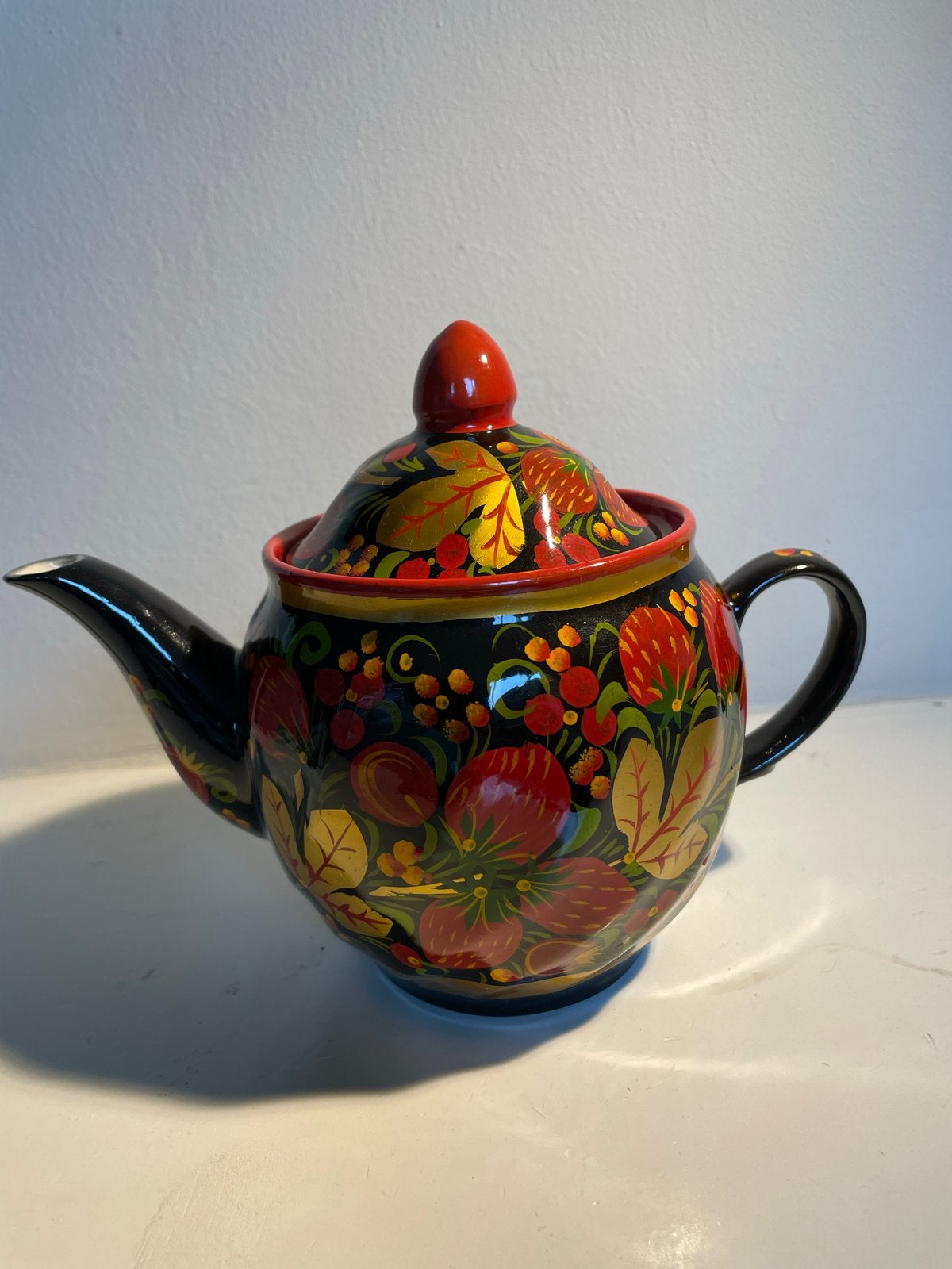 Prachtige Russische theepot met handgeschilderde bloemen, Theepot/fluitketel, Ophalen of Verzenden, Zo goed als nieuw, Steen/keramiek