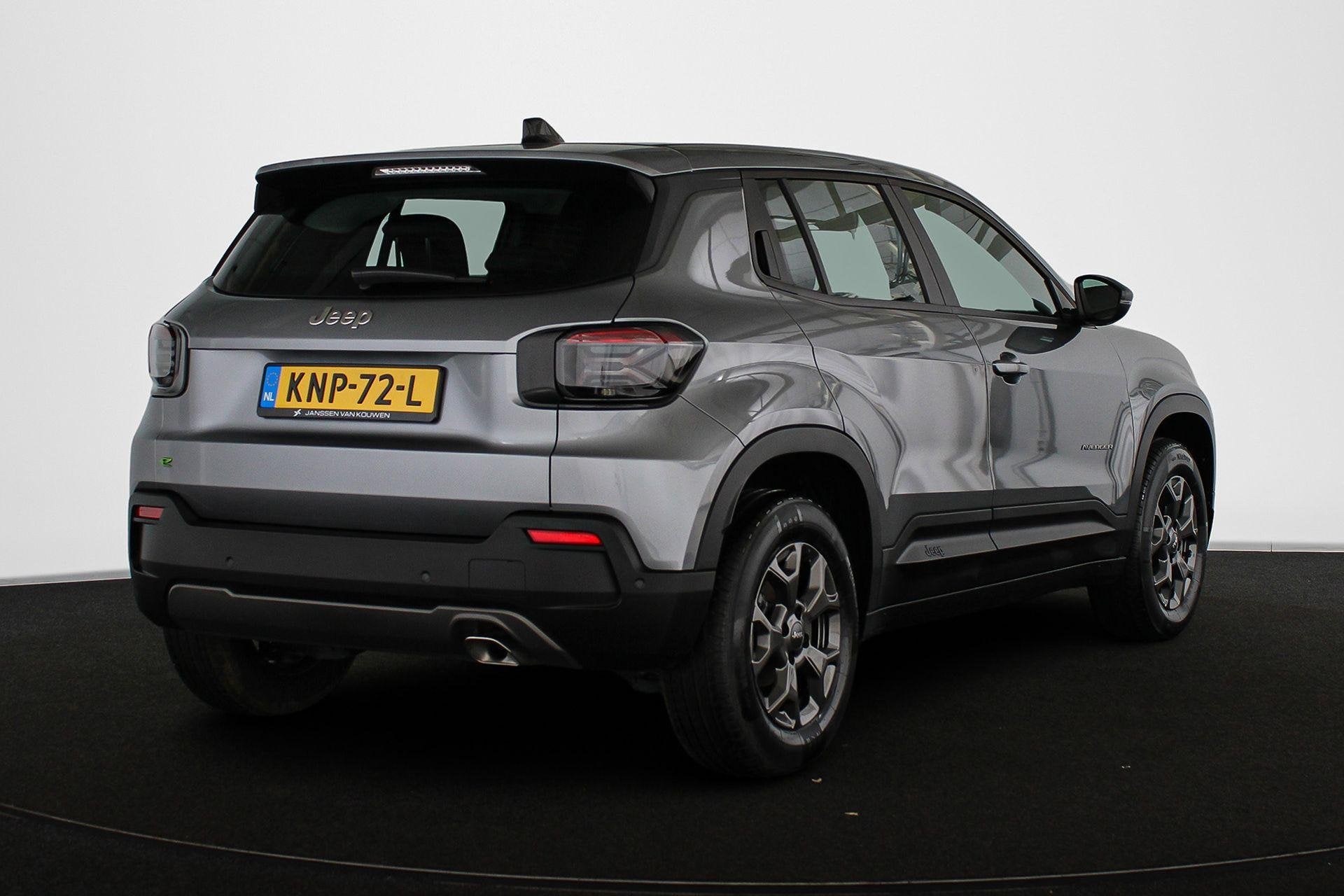 Jeep Avenger 1.2 e-Hybrid Longitude Apple CarPlay 16" LMW, Auto's, Jeep, Stof, Gebruikt, Euro 6, 1199 cc