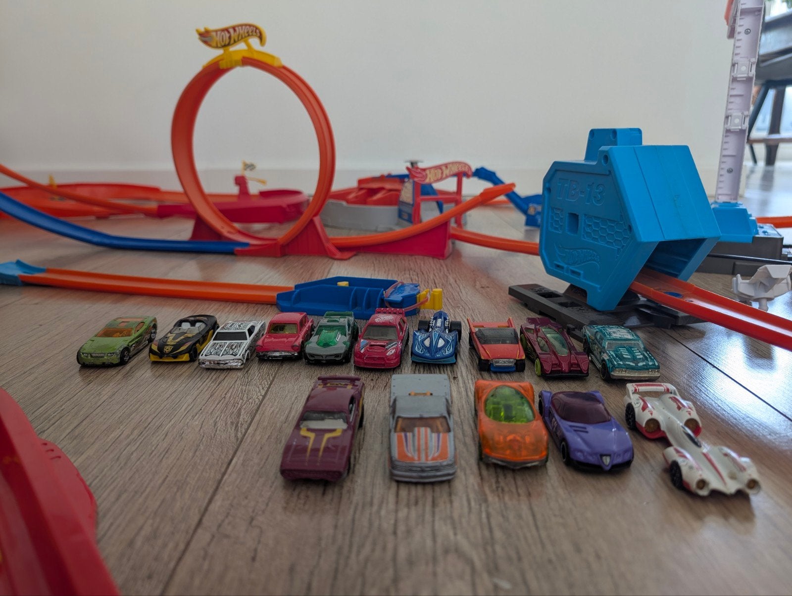 Grote Hot Wheels Racebaan Set met Looping en Auto's, Kinderen en Baby's, Speelgoed | Racebanen, Gebruikt, Ophalen of Verzenden