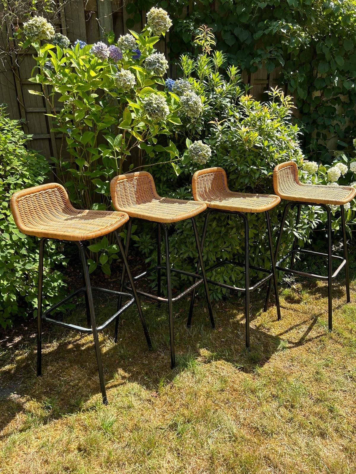 Set van 4 rotan barkrukken met metalen onderstel, Ophalen, Gebruikt, Met voetsteun, 90 cm of meer